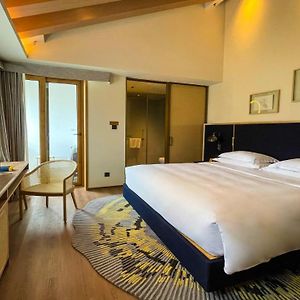 Standard King Room Courtyard View